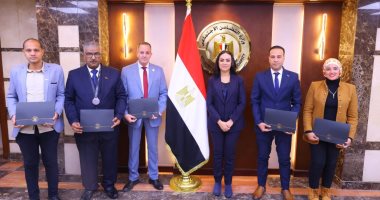 وزيرة التضامن تكرم الفائزين بجوائز مصر للتميز الحكومى فئة مراكز التأهيل 