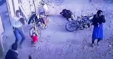 حبس المتهمين بالتعدى بفأس على أسرة بالشرقية لخلافات الجيرة ولهو الأطفال