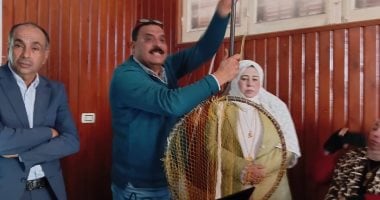 تدريب عمال النظافة بكفر الشيخ على كيفية إمساك الكلاب باستخدام الشبك