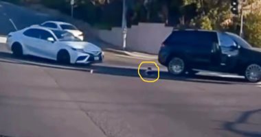 سقوط الطفل من السيارة