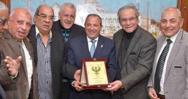 محافظ بورسعيد يلتقى قدامى الرياضيين ويؤكد: نُقدّر رموز الرياضة