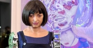 بعد بيع لوحاتها بمليون دولار.. فنانة روبوتية تقدم أول أعمالها المعمارية