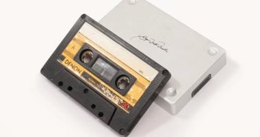 عرض أقدم شريط كاسيت لمغنى الراب توباك للبيع بـ150 ألف دولار