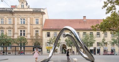 منحوتة مائية دائرية تعيد تعريف التفاعل مع الفضاء العام فى ليوبليانا بسلوفينيا