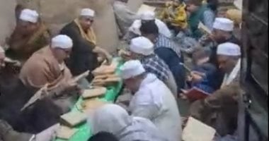 شيئ لله يا أبا الحجاج.. الساحة الحجاجية تحتفى بليالى المحبة والذكر والقرآن الكريم احتفالاً بالمولد السنوى لسيدى أبو الحجاج الأقصرى.. حلقات تلاوة كتاب الله والمديح فى أروقة المجلس تشع بالأجواء الروحانية.. صور