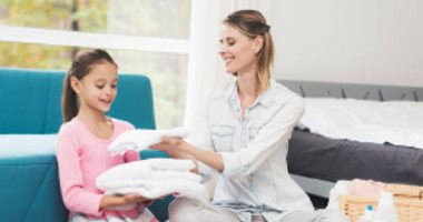 5 خطوات تشجع أولادك على مشاركتك فى الأعمال المنزلية.. جربيها