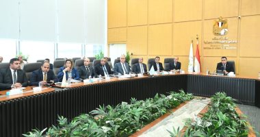 وزير الإسكان يتابع الموقف التنفيذى لمشروعات حياة كريمة لتطوير قرى الريف المصرى
