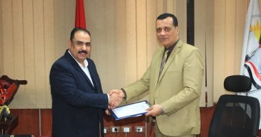 وكيل تعليم سوهاج بعد تسلمه مهام عمله: نعمل بروح الفريق لتطوير الأداء التعليمى