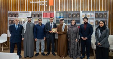 مكتبة محمد بن راشد تجذب المثقفين والأدباء في معرض القاهرة للكتاب
