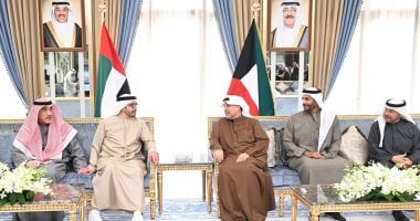 ولي عهد الكويت ورئيس الوزراء يستقبلان وزير الخارجية الإماراتي