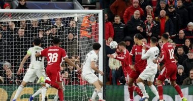 محمد صلاح يسجل ثالث أهداف ليفربول ضد كاراباج بتسديدة مميزة.. فيديو