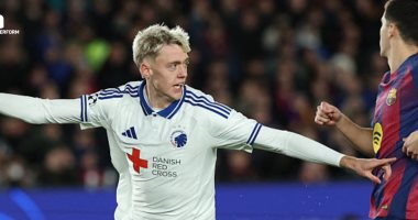 فيكتور داواسون لاعب كوبنهاجن يدخل التاريخ بهدفه ضد برشلونة.. فيديو
