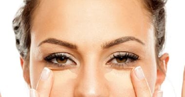 4 خطوات لوضع كونسيلر بدون تجاعيد أو تشققات 