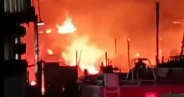 رعب فى منطقة الزرايب.. النار أكلت البيوت وطريقة جديدة لإطفائها والسيطرة عليها