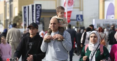 براعم صغيرة على أكتاف الأمل.. لحظات دافئة فى معرض القاهرة للكتاب