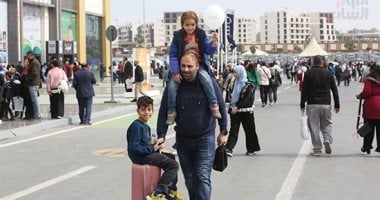 براعم صغيرة على أكتاف الأمل.. لحظات دافئة فى معرض القاهرة للكتاب