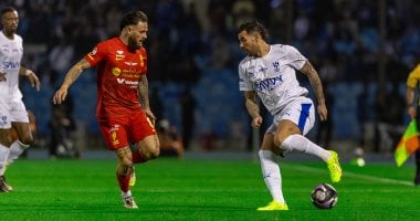 القادسية ضد الهلال.. تعادل مثير في الشوط الأول بنتيجة 1 - 1.. فيديو