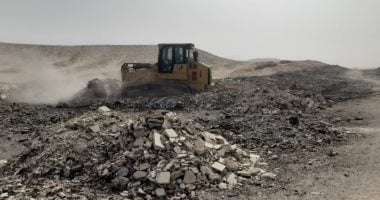 محافظ قنا يوجه بإنهاء شكوى أهالى "الترامسة" من تراكمات المدفن الصحى