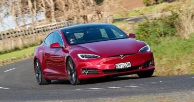 تسلا توقف إنتاج سيارات S و X عالميا للتركيز على الروبوتات والذكاء الاصطناعى