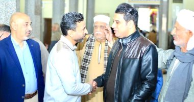 نائب محافظ سوهاج يستمع لشكاوى المواطنين بعد صلاة الجمعة.. صور