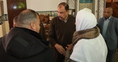 محافظ سوهاج يلتقى المواطنين عقب صلاة الجمعة للاستماع لمطالبهم 