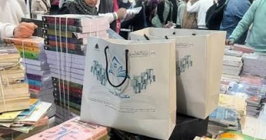 مكتبة لكل بيت.. 20 كتابا بـ100 جنيه تشعل معرض القاهرة تعرف على محتويات الحقيبة