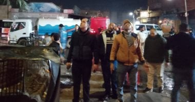 رئيس مدينة منوف يعاين موقع حريق المخبز والمحل بعد السيطرة عليه