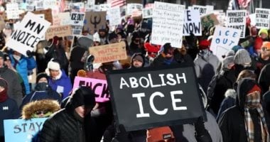 زلزال الاحتجاجات يضرب أمريكا.. مظاهرات فى الولايات الـ50 احتجاجا على عنف إدارة الهجرة والجمارك بعد مقتل مواطنين.. حملات لرفض تقديم الخدمة للعملاء فى المطاعم والمتاجر ومقاطعة فنادق تتعاون مع حملة ترامب ضد الهجرة