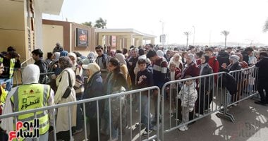 زحام شديد على بوابات معرض القاهرة الدولى للكتاب فى يومه الـ11