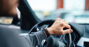 تفسير حلم قيادة السيارة.. بحث عن الاستقلالية أو أزمات تحتاج للصبر