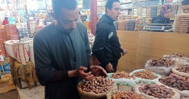 بشاير الشهر الكريم.. شوادر ياميش رمضان تزين حى شبرا