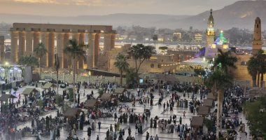 الآلاف يتوافدون على مولد أبو الحجاج الأقصرى في لحظات الغروب.. فيديو وصور