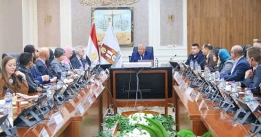 محافظ الوادي الجديد يلتقي وفد الاتحاد الأوروبي لدعم خطط التنمية الاقتصادية