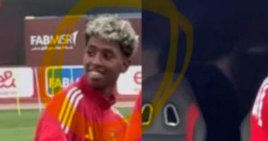 ناشئ الأهلى يخطف الأضواء في مران اليوم بعد صبغ شعره.. صورة