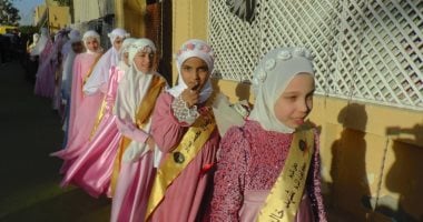 بالتيجان والأوشحة.. قرية سقارة تحتفى بأبنائها من حفظة القرآن الكريم