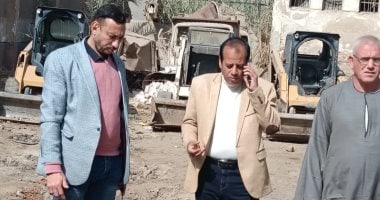 العياط تنظم حركة المرور بمدخل كوبرى البليدة بإنشاء موقف للسيارات والتكاتك