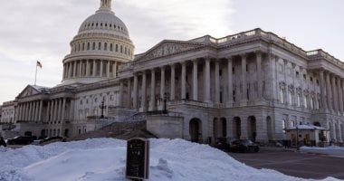 الثلوج تغطى مبنى الكابيتول.. عاصفة ثلجية تغطي نيويورك وواشنطن