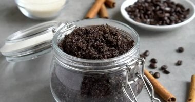 بلاش تغسلى الفنجان على طول.. خطوات عمل تقشير بشرة من بقايا القهوة 