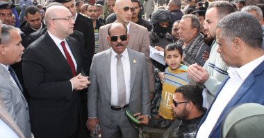 محافظ بني سويف يزور مدينة أهناسيا ويستمع لطلبات واحتياجات المواطنين