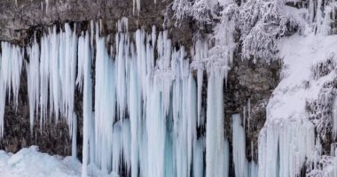 مناظر طبيعية جذابة.. شلالات نياجرا المتجمدة تبهر زوار أمريكا