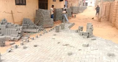 طرق الوادى الجديد: تركيب 30 ألف متر مسطح من بلاط الإنترلوك بالداخلة