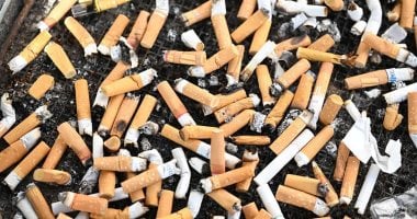 باحثون صينيون يحولون أعقاب السجائر إلى مواد متقدمة لتخزين الطاقة 