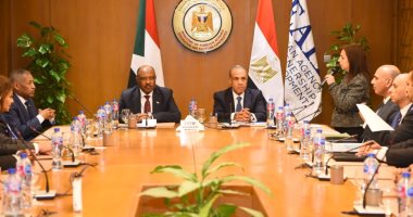 وزير الخارجية ونظيره السودانى يكرمان أطباء قافلة مصرية زارت الخرطوم