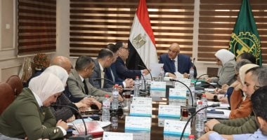 محافظ القليوبية يناقش تذليل المعوقات أمام مشروع تطوير عواصم المدن