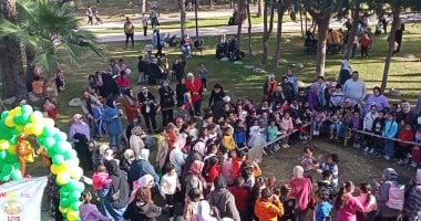 أحلى فسحة فى الإجازة.. إقبال كبير على حديقة أنطونيادس بالإسكندرية خلال إجازة نصف العام.. توافد الرحلات على حديقة الديناصورات.. والتمتع بأجواء الشمس الدافئة فى الشتاء وسط المساحات الخضراء