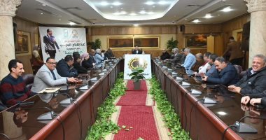 محافظ الغربية يجتمع بالسلاسل التجارية والغرفة التجارية لضبط الأسواق