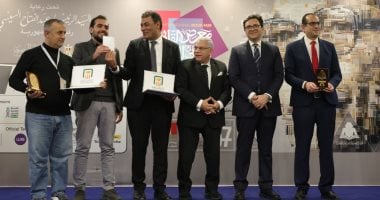 وزير الثقافة يكرم الفائزين بجوائز الدورة السابعة والخمسين لمعرض القاهرة الدولى للكتاب ويعلن اسم الفائز بجائزة نجيب محفوظ.. أحمد فؤاد هنو يشكر القائمين على فعاليات المعرض ويؤكد تعزيز مكانة الكتاب والفكر