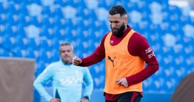 بنزيما يظهر لأول مرة في مران الهلال بعد انتقاله من الاتحاد.. صور 