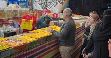 شوادر ياميش رمضان تزين شوارع الدقهلية.. الزبيب يبدأ من 80 جنيها.. فيديو