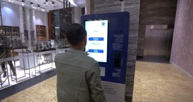 "الماكينات الذكية" تهزم زحام المرور في مولات مصر